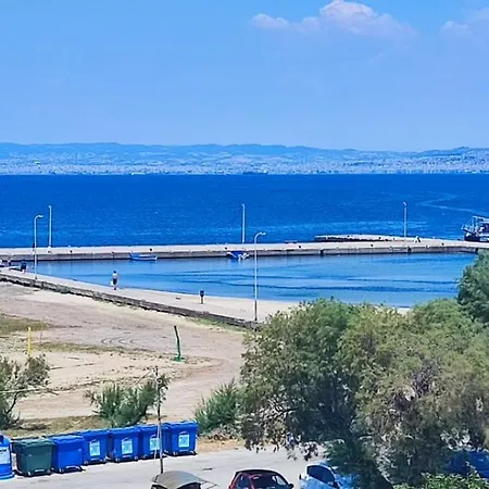 Fenia's By The Sea Appartamento *